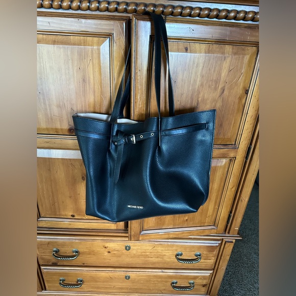 Michael Kors Black Pebbled Leather Tote - GUC - Picture 1 of 6